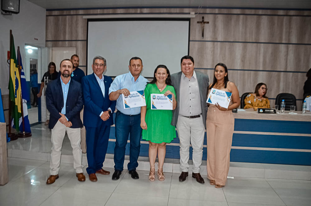 Noite de Homenagem: Prefeito Nelson Cintra Ribeiro recebe homenagem do Poder Legislativo