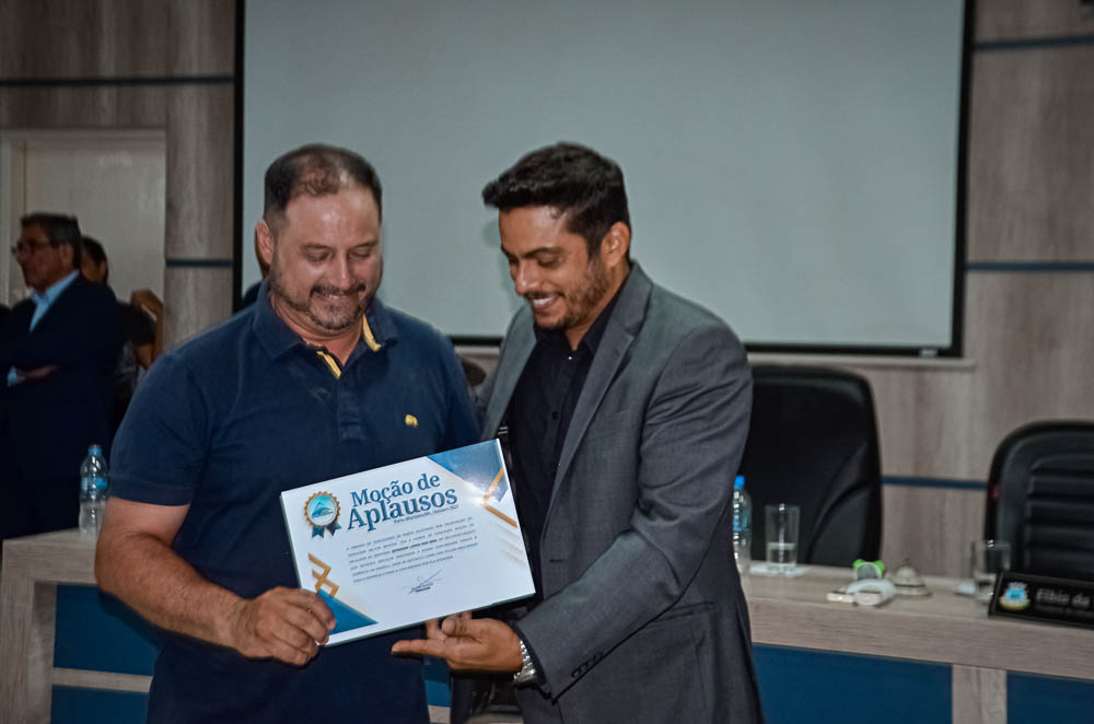 Noite de Homenagem: Prefeito Nelson Cintra Ribeiro recebe homenagem do Poder Legislativo