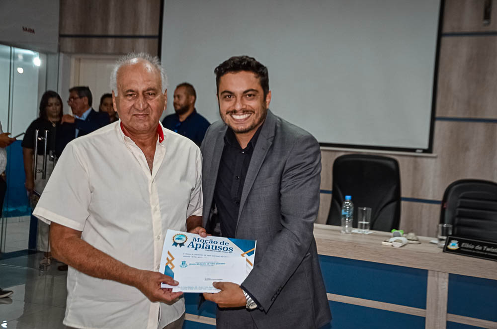 Noite de Homenagem: Prefeito Nelson Cintra Ribeiro recebe homenagem do Poder Legislativo