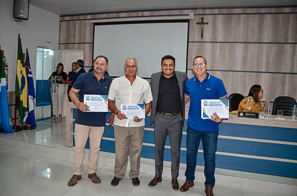 Noite de Homenagem: Prefeito Nelson Cintra Ribeiro recebe homenagem do Poder Legislativo