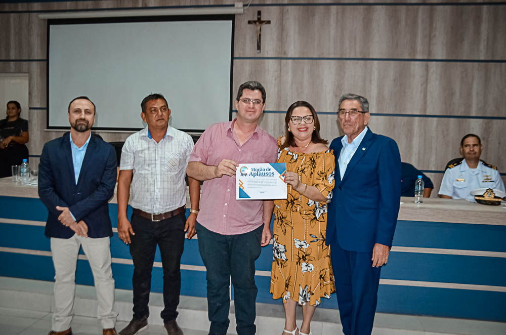 Noite de Homenagem: Prefeito Nelson Cintra Ribeiro recebe homenagem do Poder Legislativo