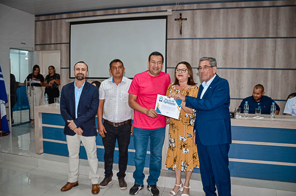 Noite de Homenagem: Prefeito Nelson Cintra Ribeiro recebe homenagem do Poder Legislativo