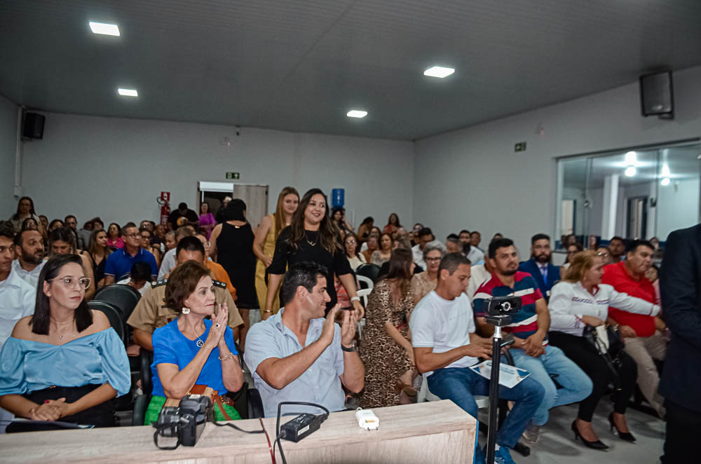 Noite de Homenagem: Prefeito Nelson Cintra Ribeiro recebe homenagem do Poder Legislativo