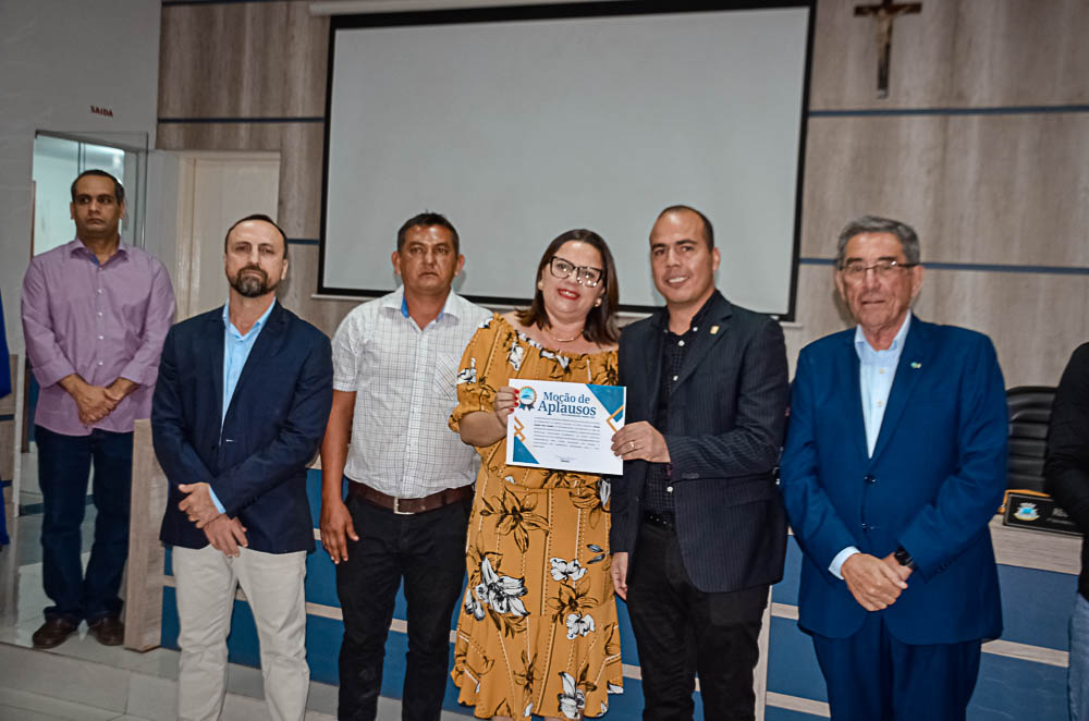 Noite de Homenagem: Prefeito Nelson Cintra Ribeiro recebe homenagem do Poder Legislativo