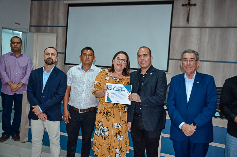 Noite de Homenagem: Prefeito Nelson Cintra Ribeiro recebe homenagem do Poder Legislativo