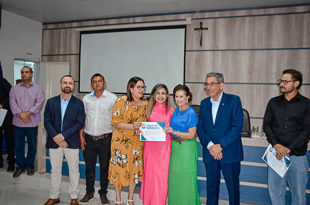 Noite de Homenagem: Prefeito Nelson Cintra Ribeiro recebe homenagem do Poder Legislativo