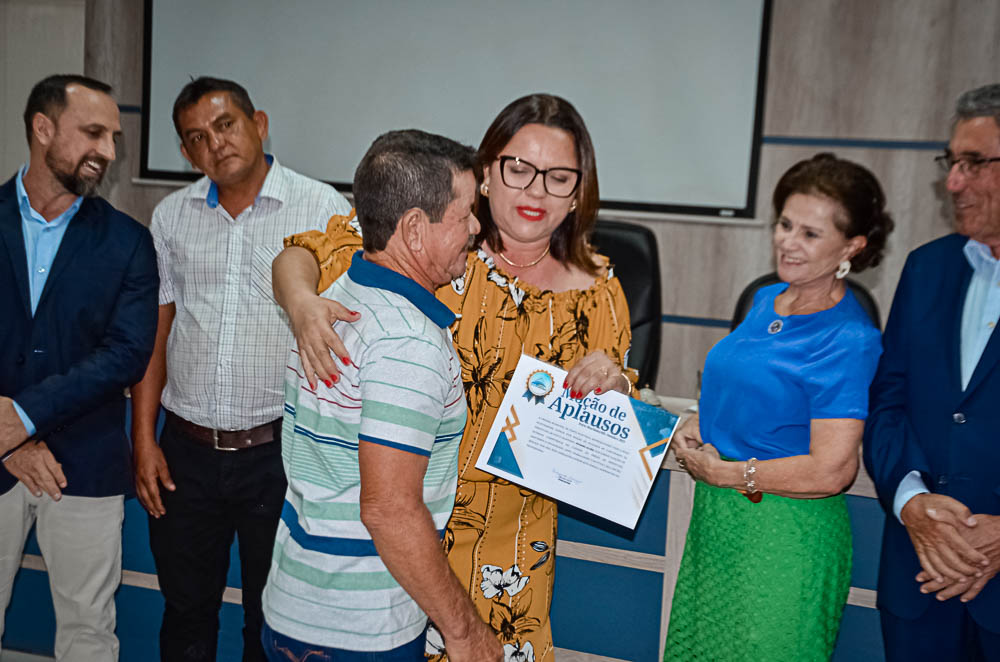 Noite de Homenagem: Prefeito Nelson Cintra Ribeiro recebe homenagem do Poder Legislativo