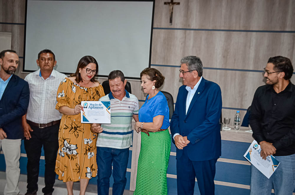 Noite de Homenagem: Prefeito Nelson Cintra Ribeiro recebe homenagem do Poder Legislativo