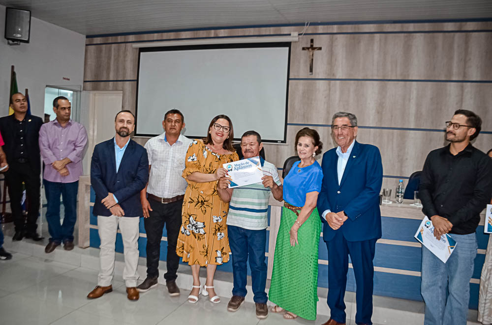 Noite de Homenagem: Prefeito Nelson Cintra Ribeiro recebe homenagem do Poder Legislativo