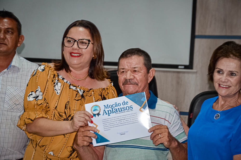 Noite de Homenagem: Prefeito Nelson Cintra Ribeiro recebe homenagem do Poder Legislativo