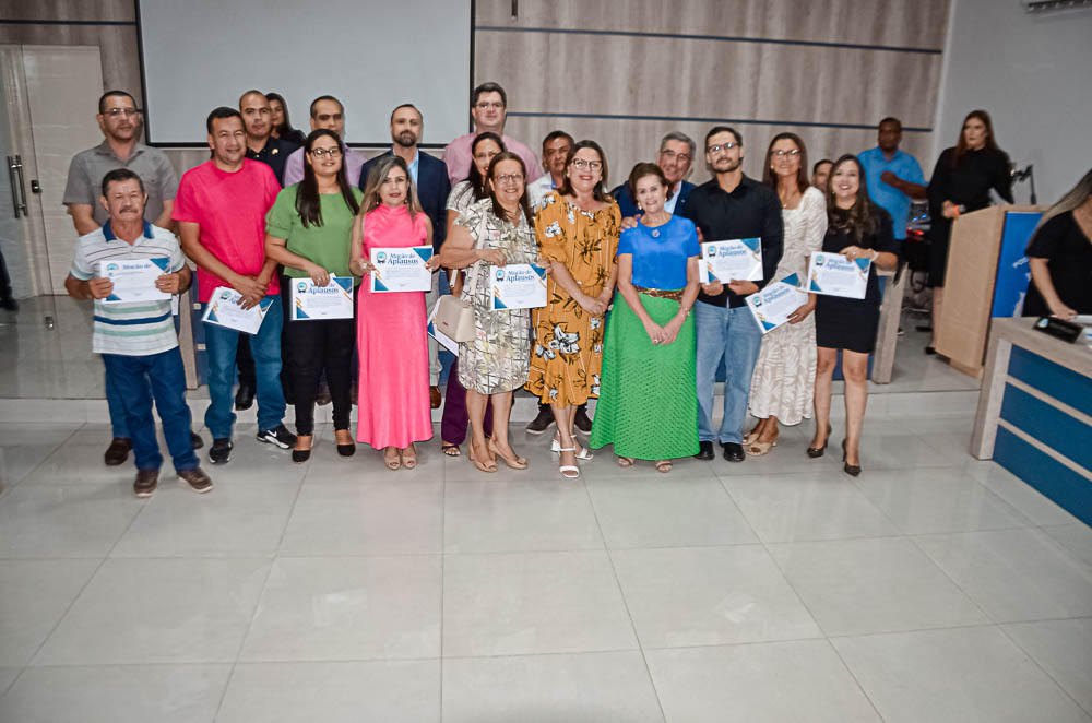 Noite de Homenagem: Prefeito Nelson Cintra Ribeiro recebe homenagem do Poder Legislativo