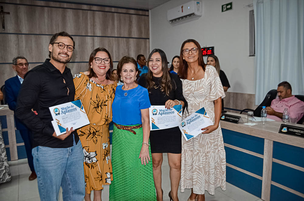 Noite de Homenagem: Prefeito Nelson Cintra Ribeiro recebe homenagem do Poder Legislativo