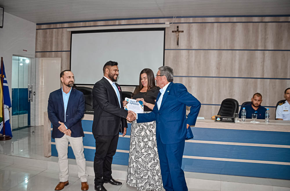 Noite de Homenagem: Prefeito Nelson Cintra Ribeiro recebe homenagem do Poder Legislativo