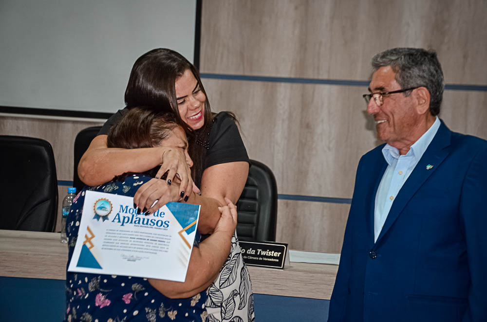 Noite de Homenagem: Prefeito Nelson Cintra Ribeiro recebe homenagem do Poder Legislativo