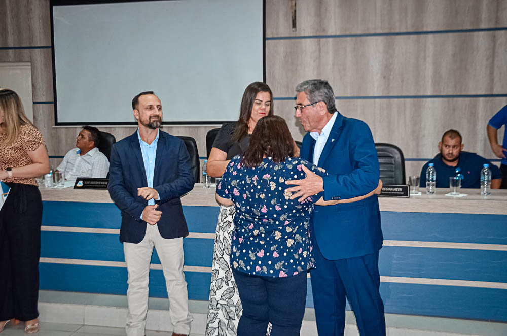 Noite de Homenagem: Prefeito Nelson Cintra Ribeiro recebe homenagem do Poder Legislativo