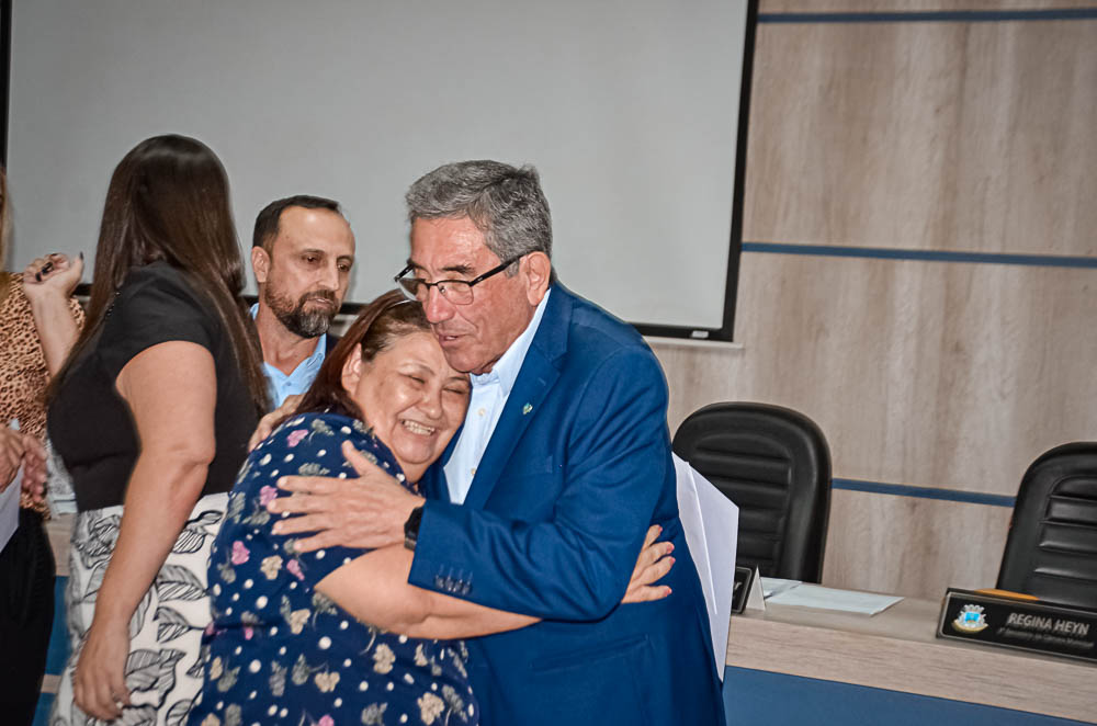 Noite de Homenagem: Prefeito Nelson Cintra Ribeiro recebe homenagem do Poder Legislativo