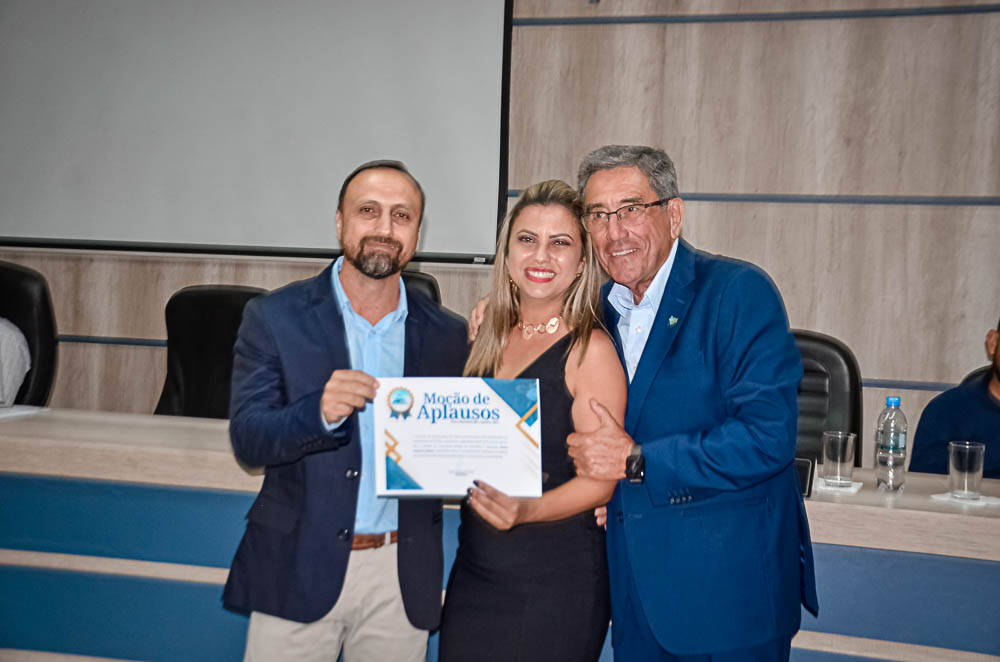 Noite de Homenagem: Prefeito Nelson Cintra Ribeiro recebe homenagem do Poder Legislativo