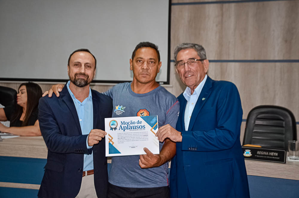 Noite de Homenagem: Prefeito Nelson Cintra Ribeiro recebe homenagem do Poder Legislativo