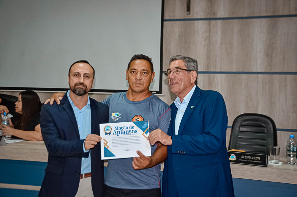 Noite de Homenagem: Prefeito Nelson Cintra Ribeiro recebe homenagem do Poder Legislativo