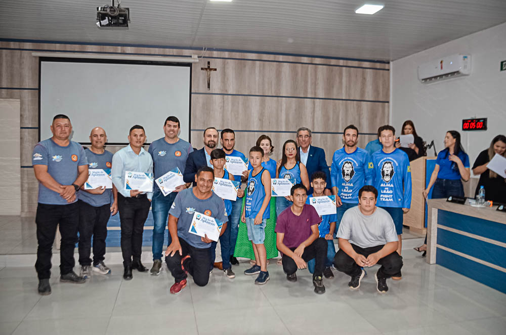 Noite de Homenagem: Prefeito Nelson Cintra Ribeiro recebe homenagem do Poder Legislativo