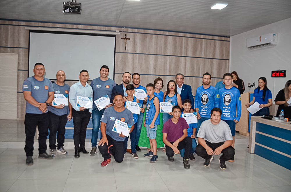 Noite de Homenagem: Prefeito Nelson Cintra Ribeiro recebe homenagem do Poder Legislativo