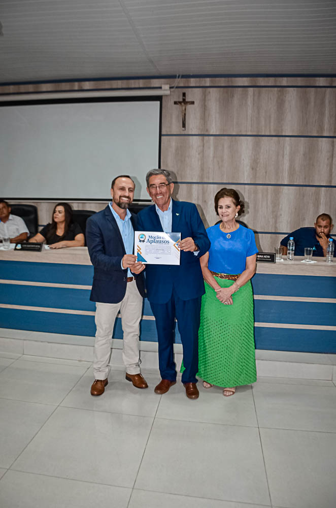 Noite de Homenagem: Prefeito Nelson Cintra Ribeiro recebe homenagem do Poder Legislativo