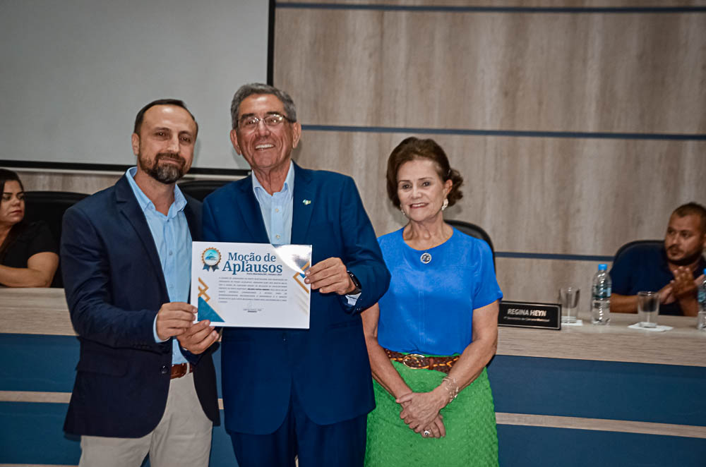 Noite de Homenagem: Prefeito Nelson Cintra Ribeiro recebe homenagem do Poder Legislativo