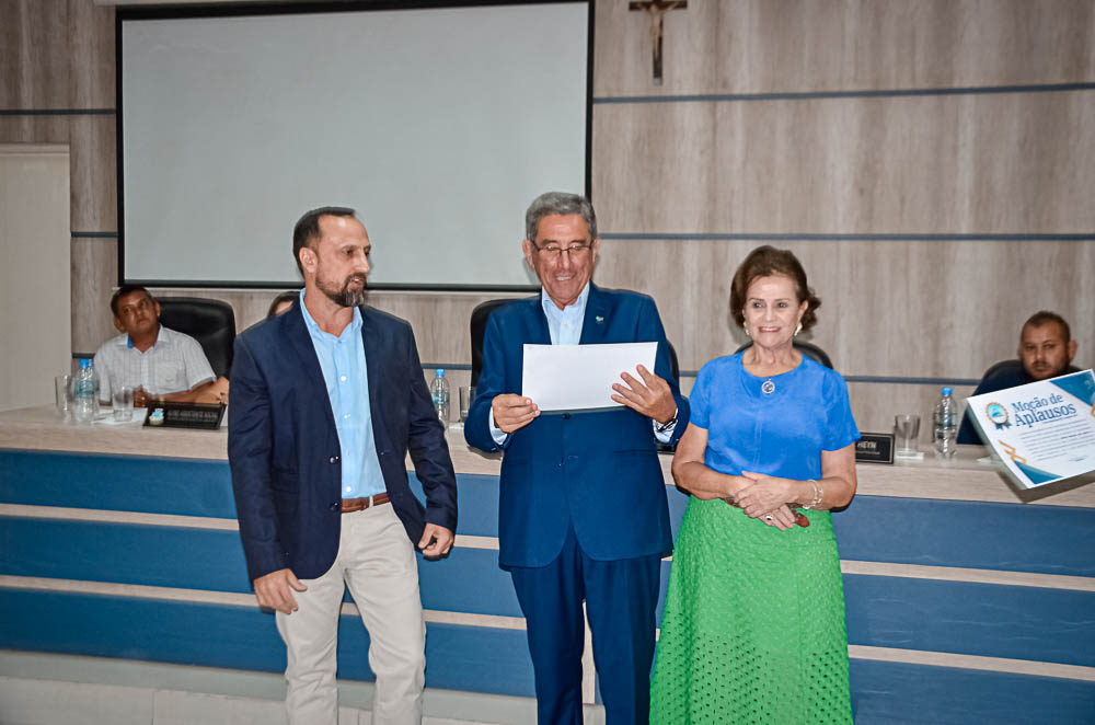 Noite de Homenagem: Prefeito Nelson Cintra Ribeiro recebe homenagem do Poder Legislativo