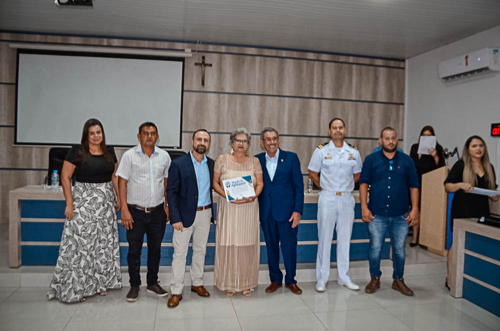 Noite de Homenagem: Prefeito Nelson Cintra Ribeiro recebe homenagem do Poder Legislativo