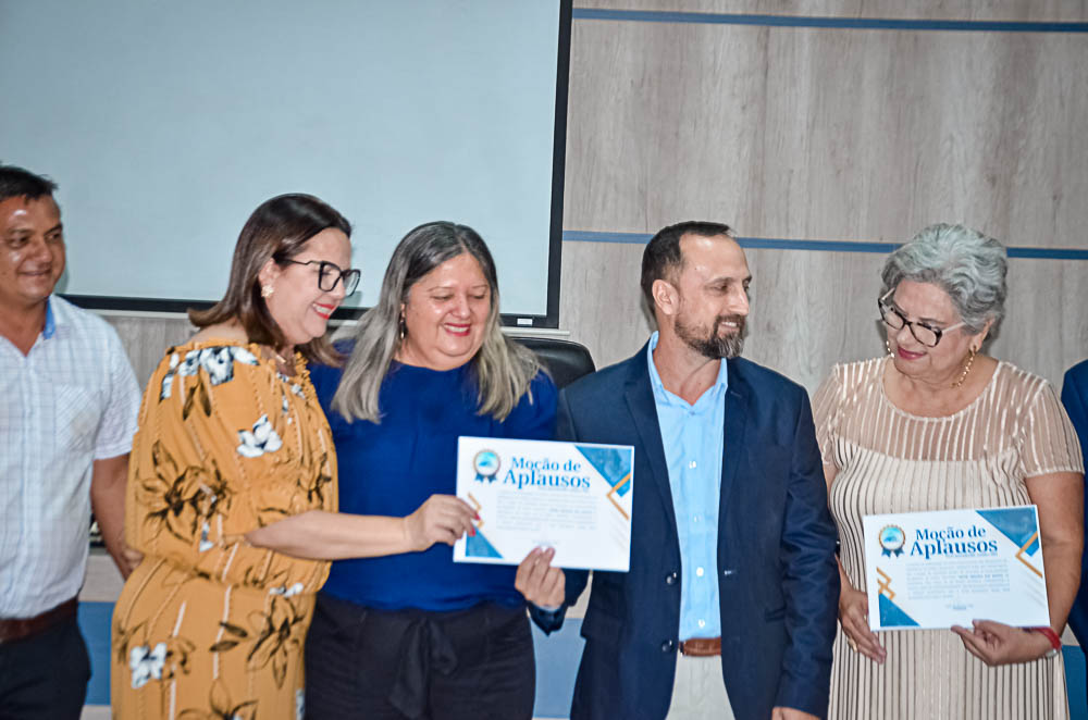 Noite de Homenagem: Prefeito Nelson Cintra Ribeiro recebe homenagem do Poder Legislativo