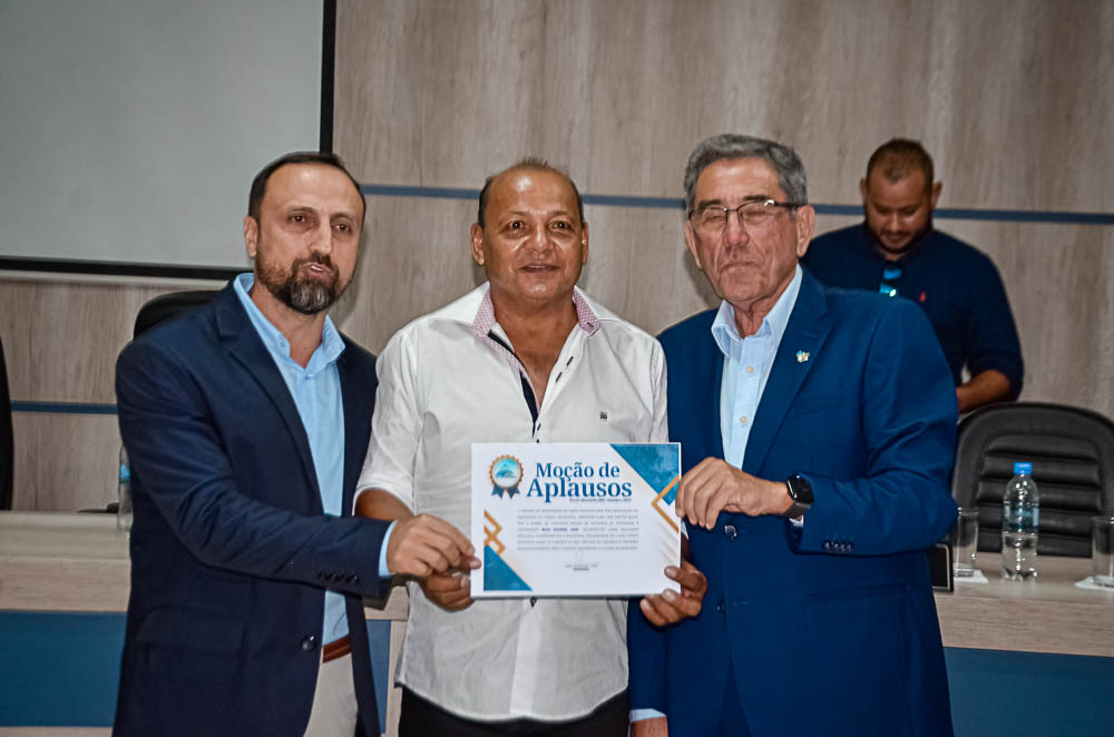 Noite de Homenagem: Prefeito Nelson Cintra Ribeiro recebe homenagem do Poder Legislativo