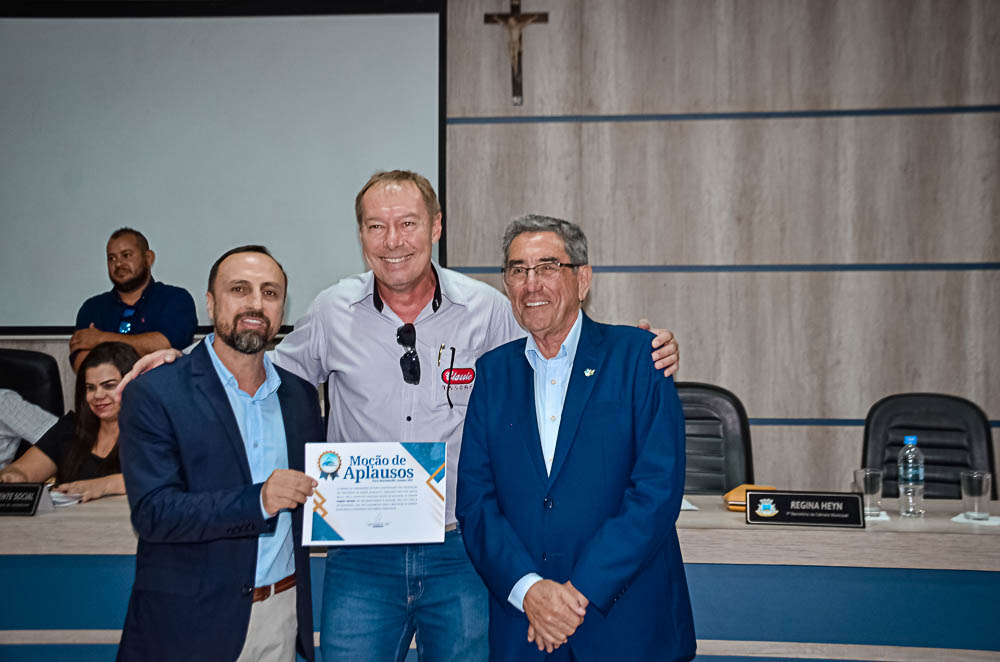 Noite de Homenagem: Prefeito Nelson Cintra Ribeiro recebe homenagem do Poder Legislativo