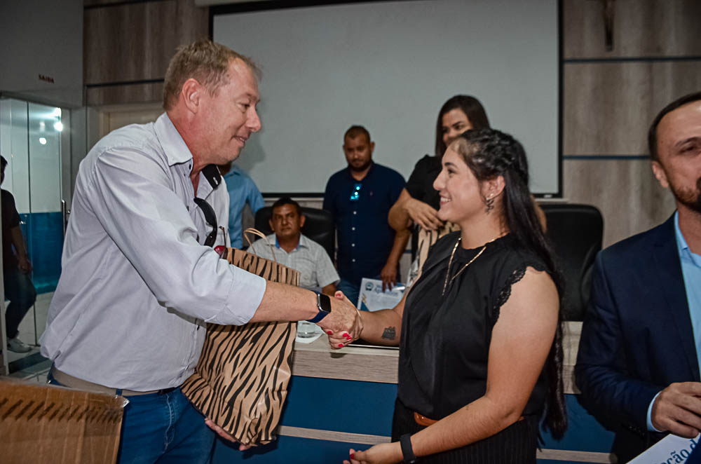 Noite de Homenagem: Prefeito Nelson Cintra Ribeiro recebe homenagem do Poder Legislativo