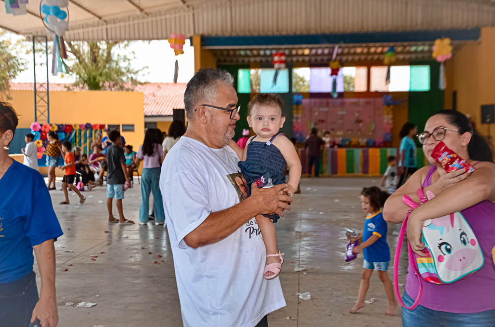 Confira clicando no link da matéria todas as fotos da 'Mega' Festa da Criança, realizada pela Prefeitura de Porto Murtinho