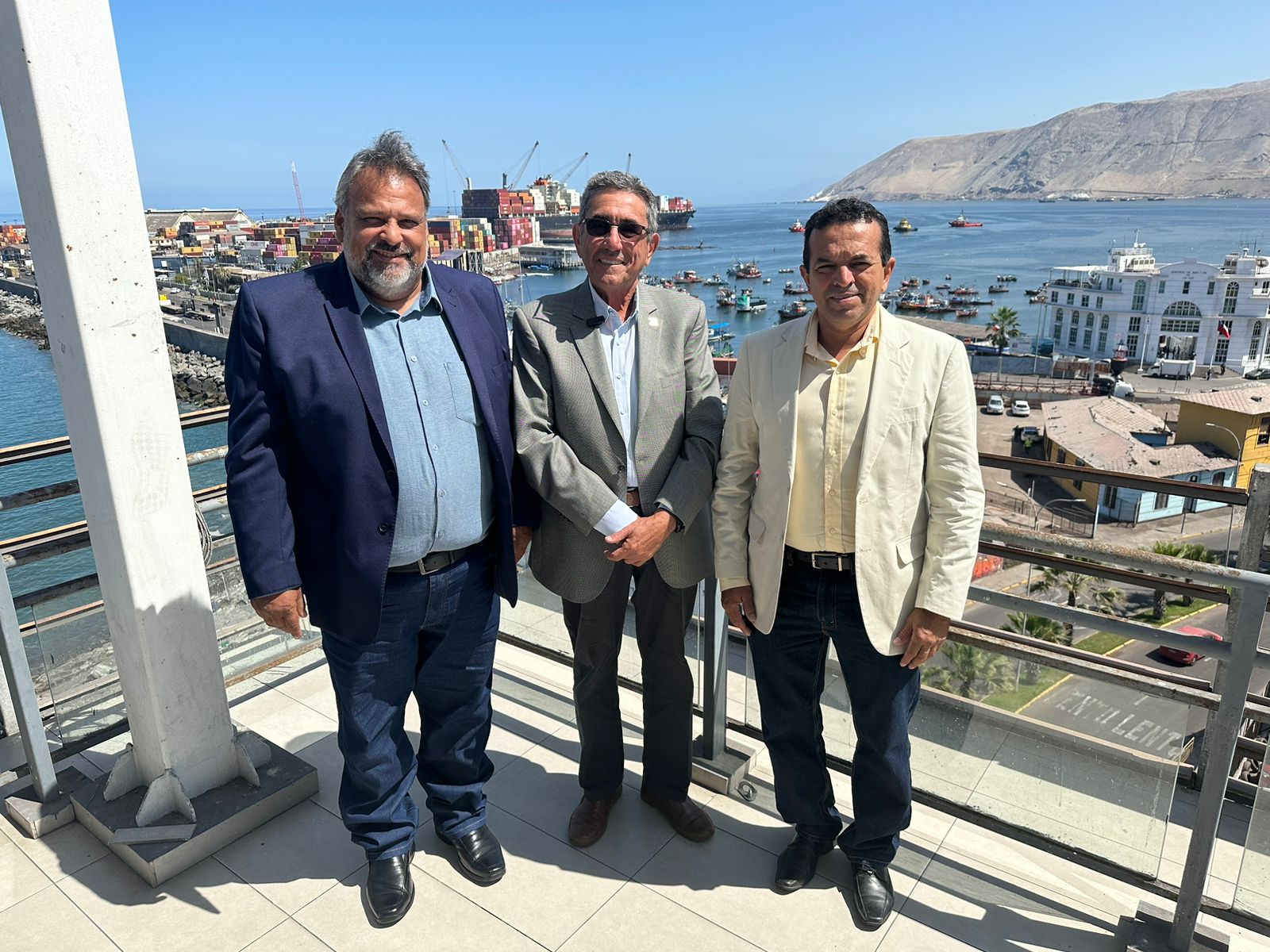 No Chile, prefeito Nelson Cintra visita polo portuário