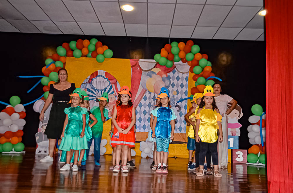 Confira fotos da 2ª noite da Mostra Cultural da Educação Infantil em Porto Murtinho