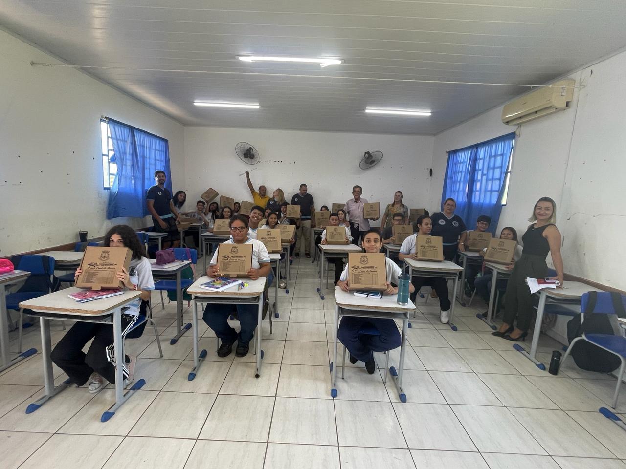 Volta as aulas: prefeito Nelson Cintra e secretária de Educação, Rita de Cássia, visitam escolas