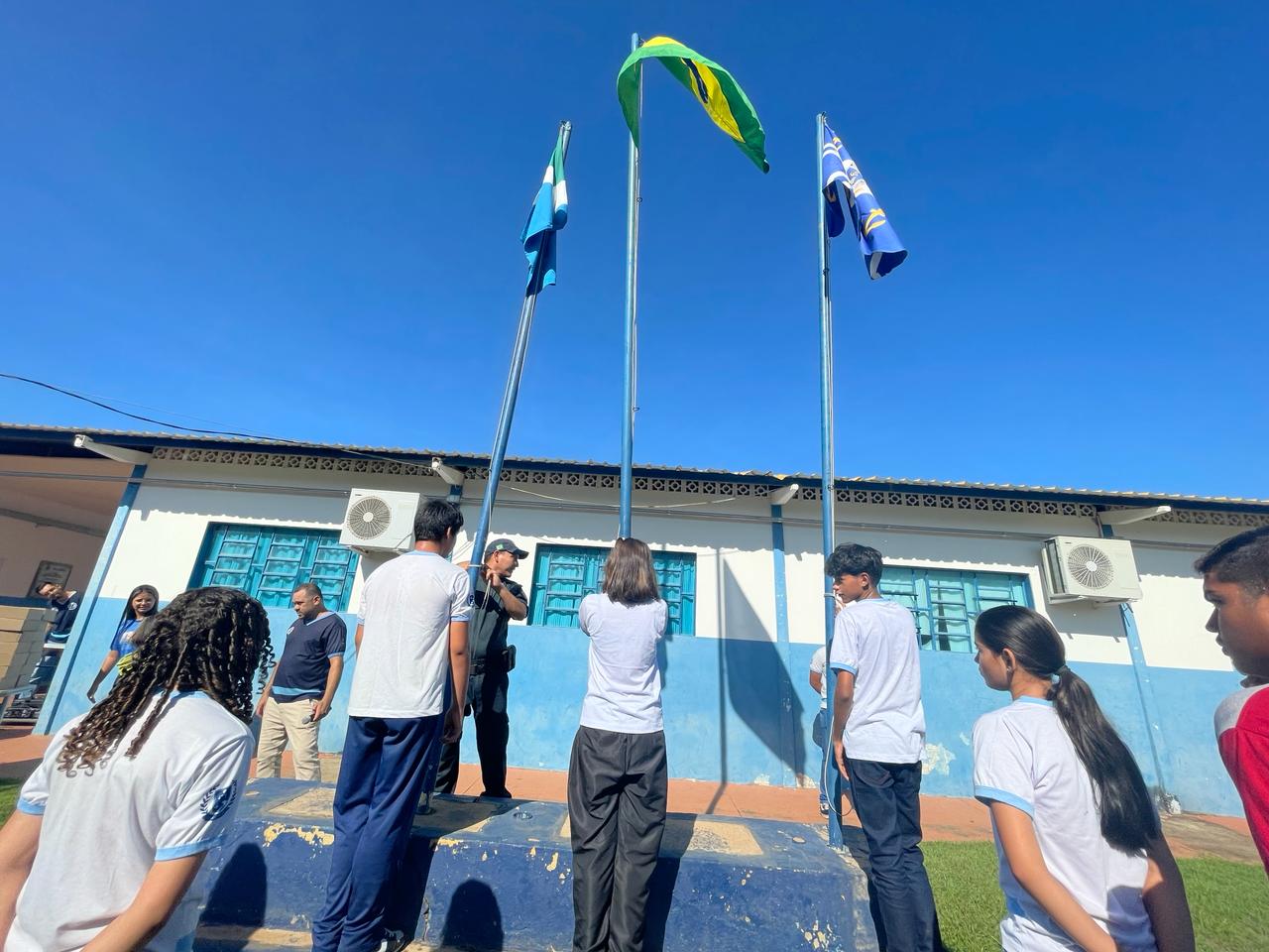 Volta as aulas: prefeito Nelson Cintra e secretária de Educação, Rita de Cássia, visitam escolas