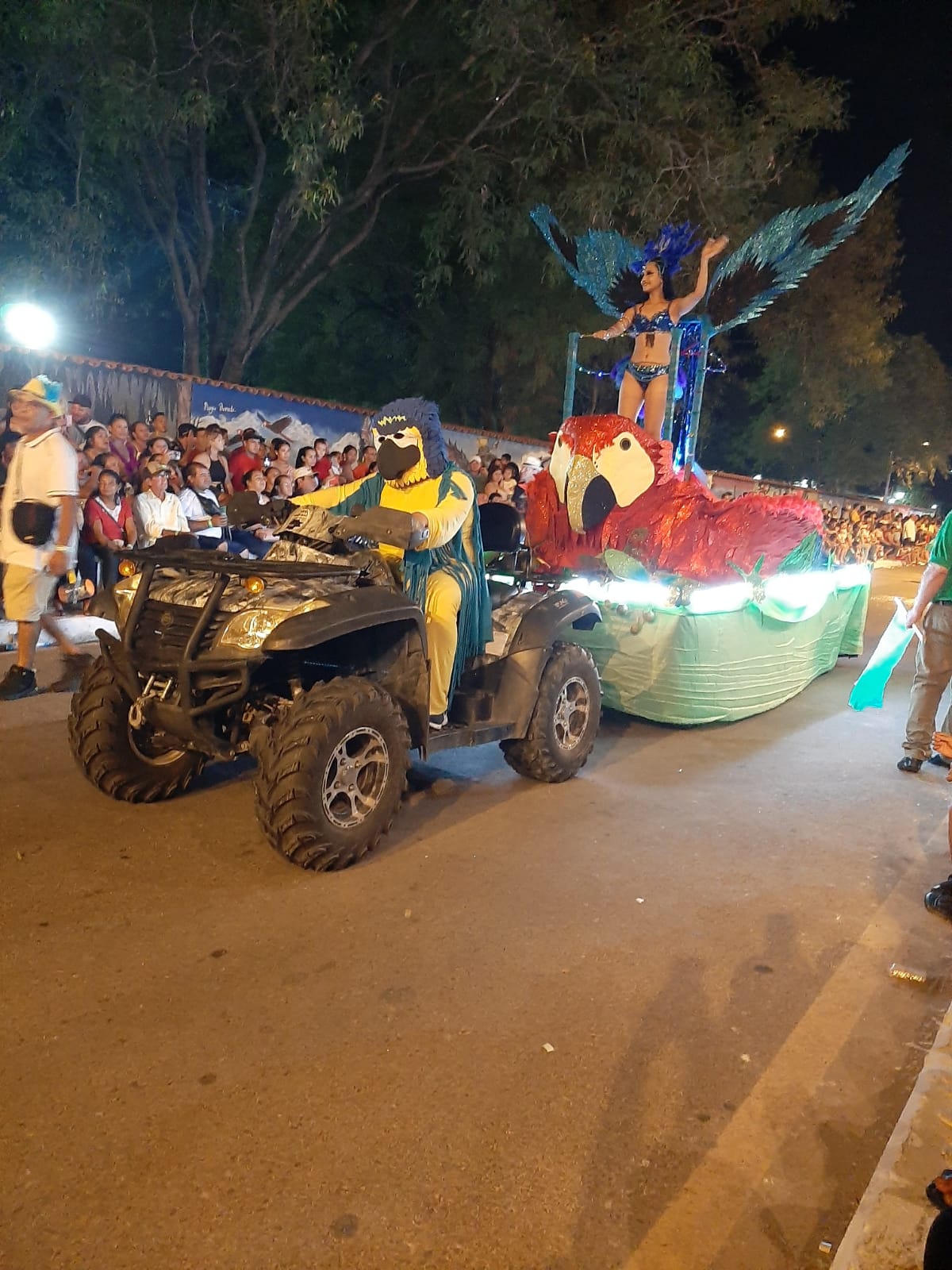 Secretário de Turismo Clayton Castilho, representa prefeito Nelson Cintra durante carnaval em Vallemi (PY)