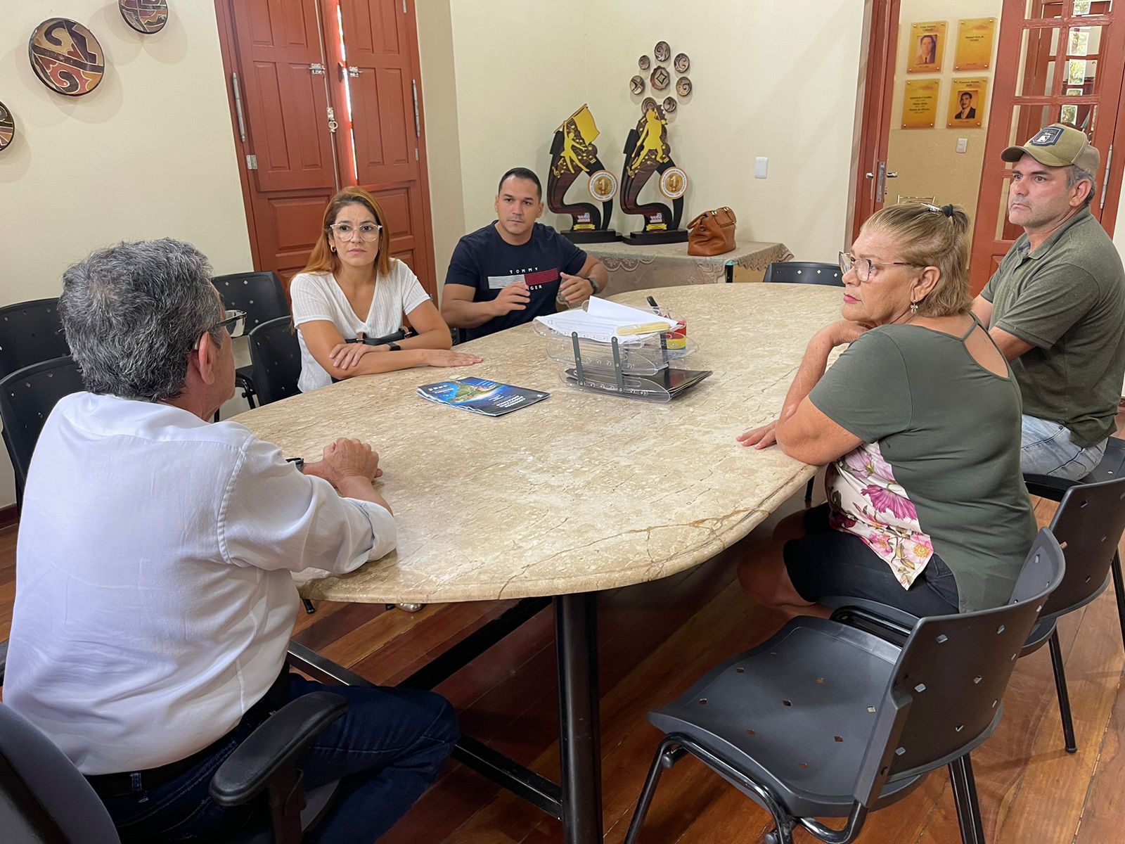 Prefeito Nelson Cintra recebe visita do Conselho de Pastores, dentre outras lideranças e pessoas da comunidade