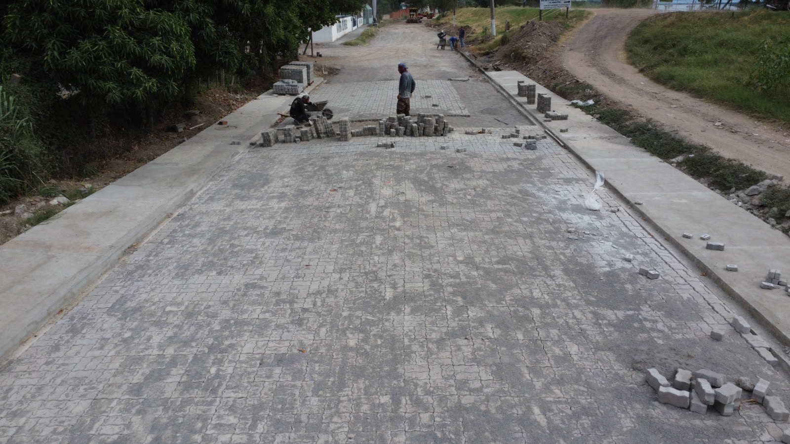 Em Murtinho, pavimentação de bairro integra projeto de reurbanização da orla