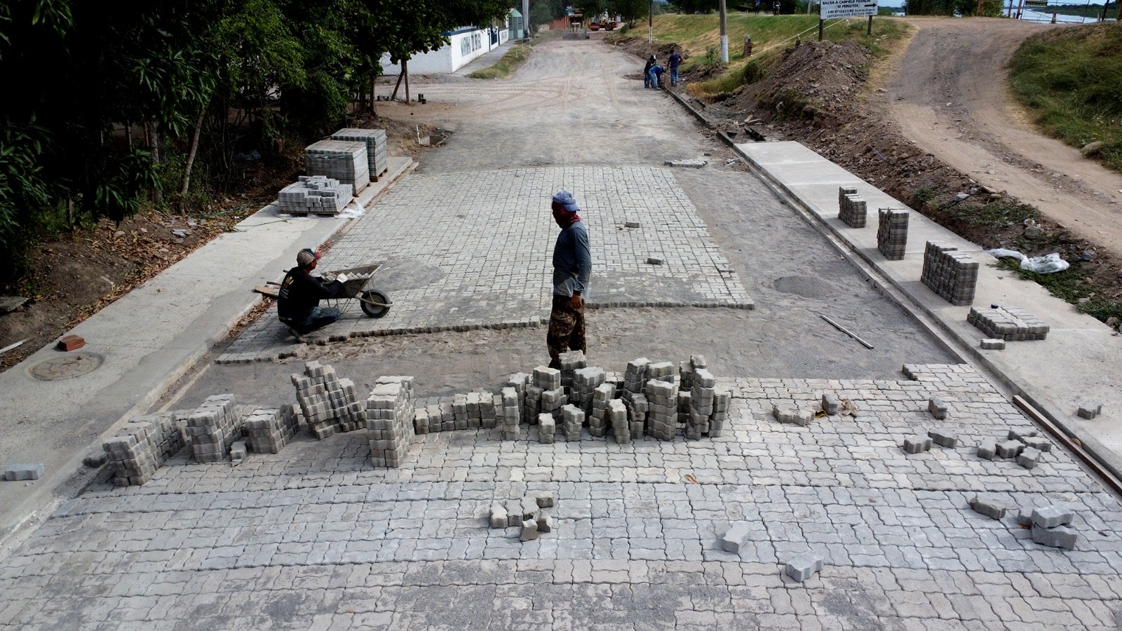 Em Murtinho, pavimentação de bairro integra projeto de reurbanização da orla