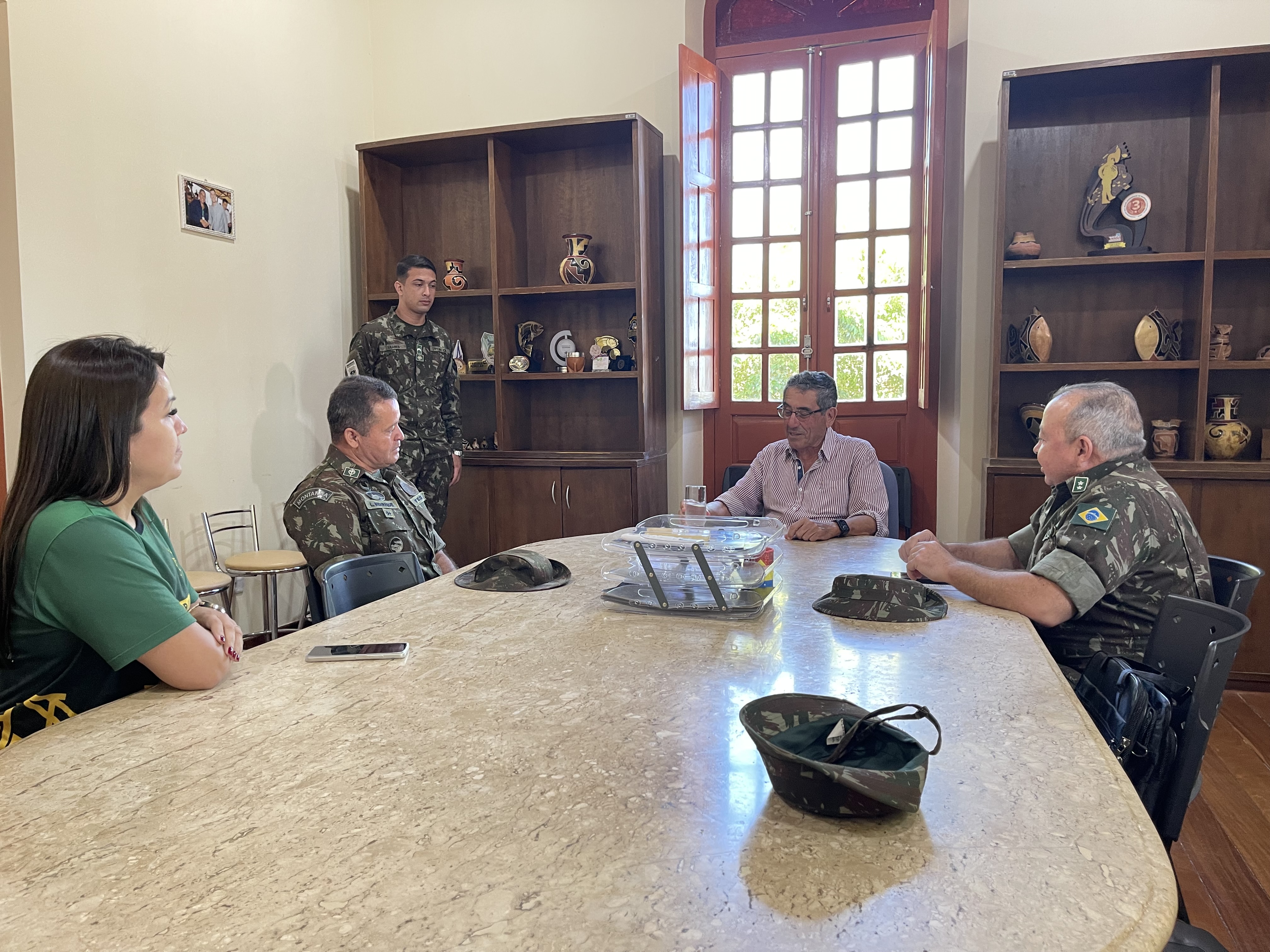 Prefeito Nelson Cintra recebe visita de orientação técnica à Junta de Serviço Militar de Porto Murtinho