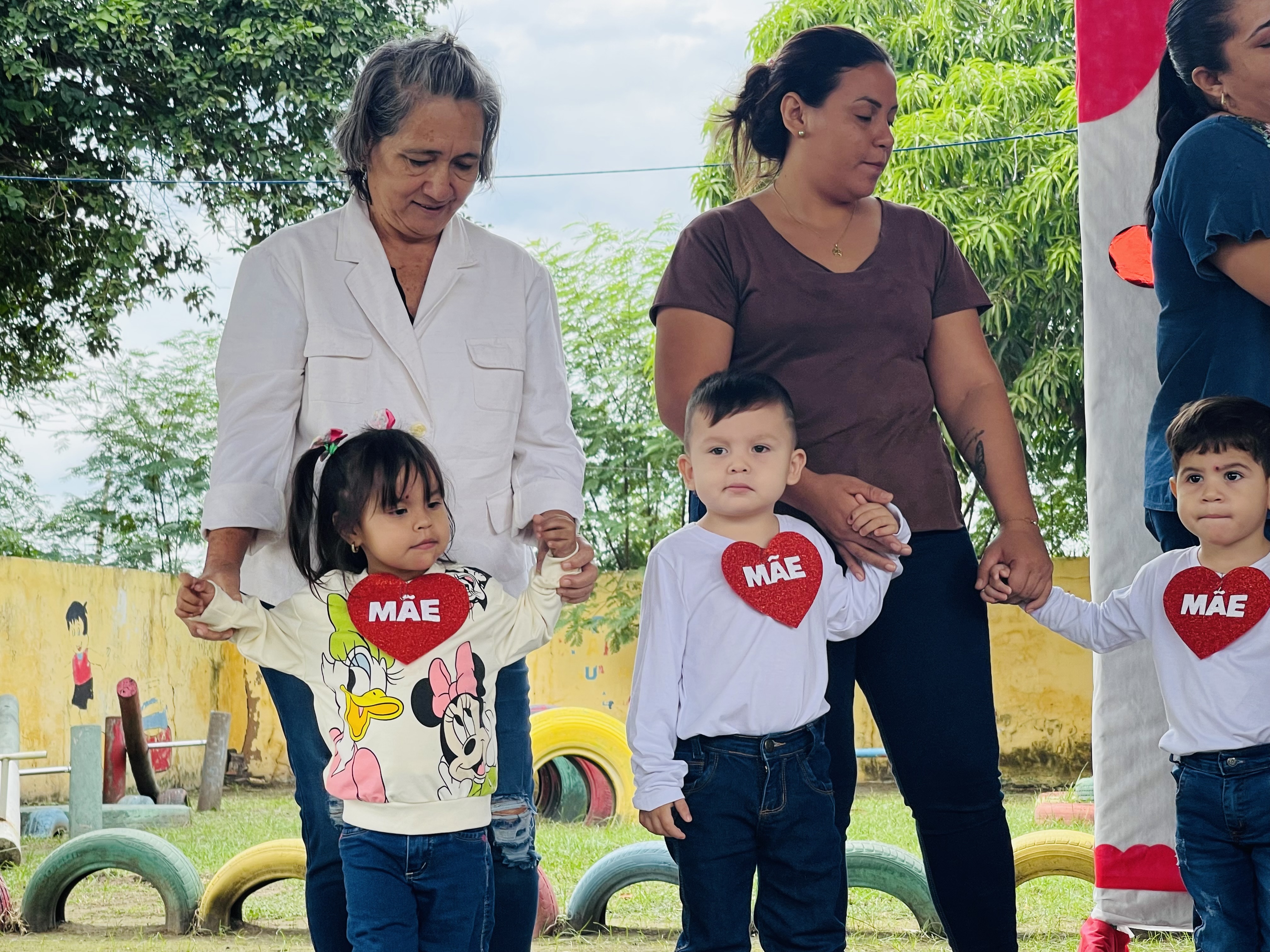 Prefeitura Municipal Comemora o Dia das Mães nas Instituições Infantis