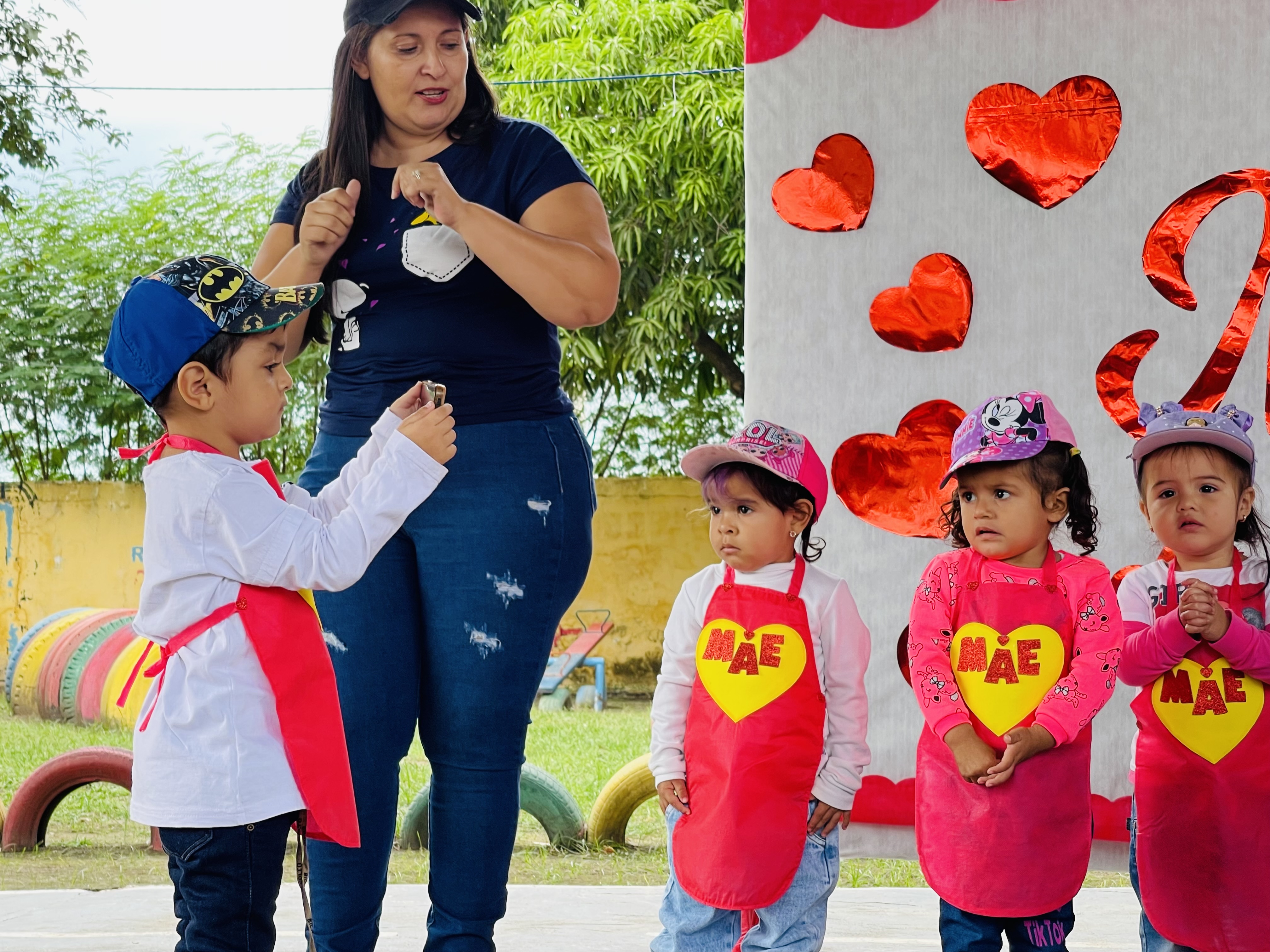 Prefeitura Municipal Comemora o Dia das Mães nas Instituições Infantis