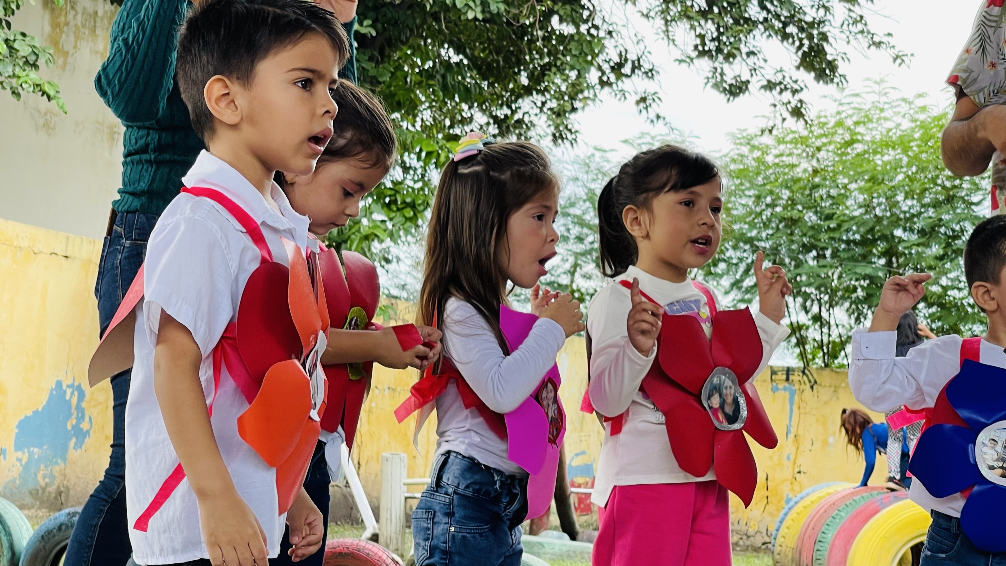 Prefeitura Municipal Comemora o Dia das Mães nas Instituições Infantis