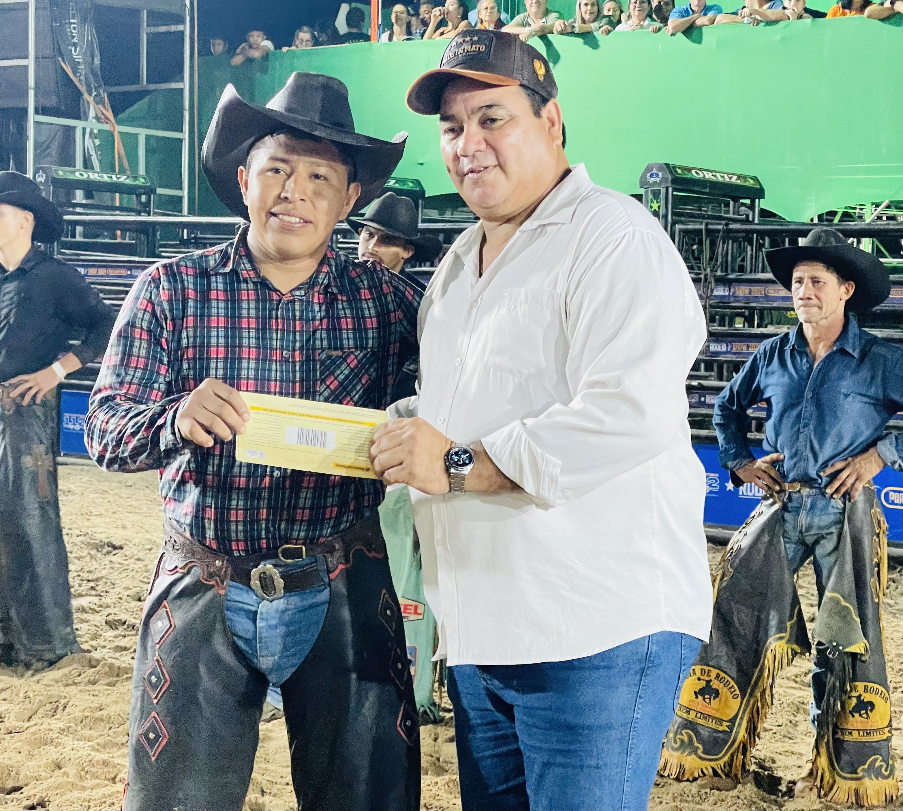 Noite de Adrenalina e Emoção Marca o Último Dia do Rodeio Show em Porto Murtinho