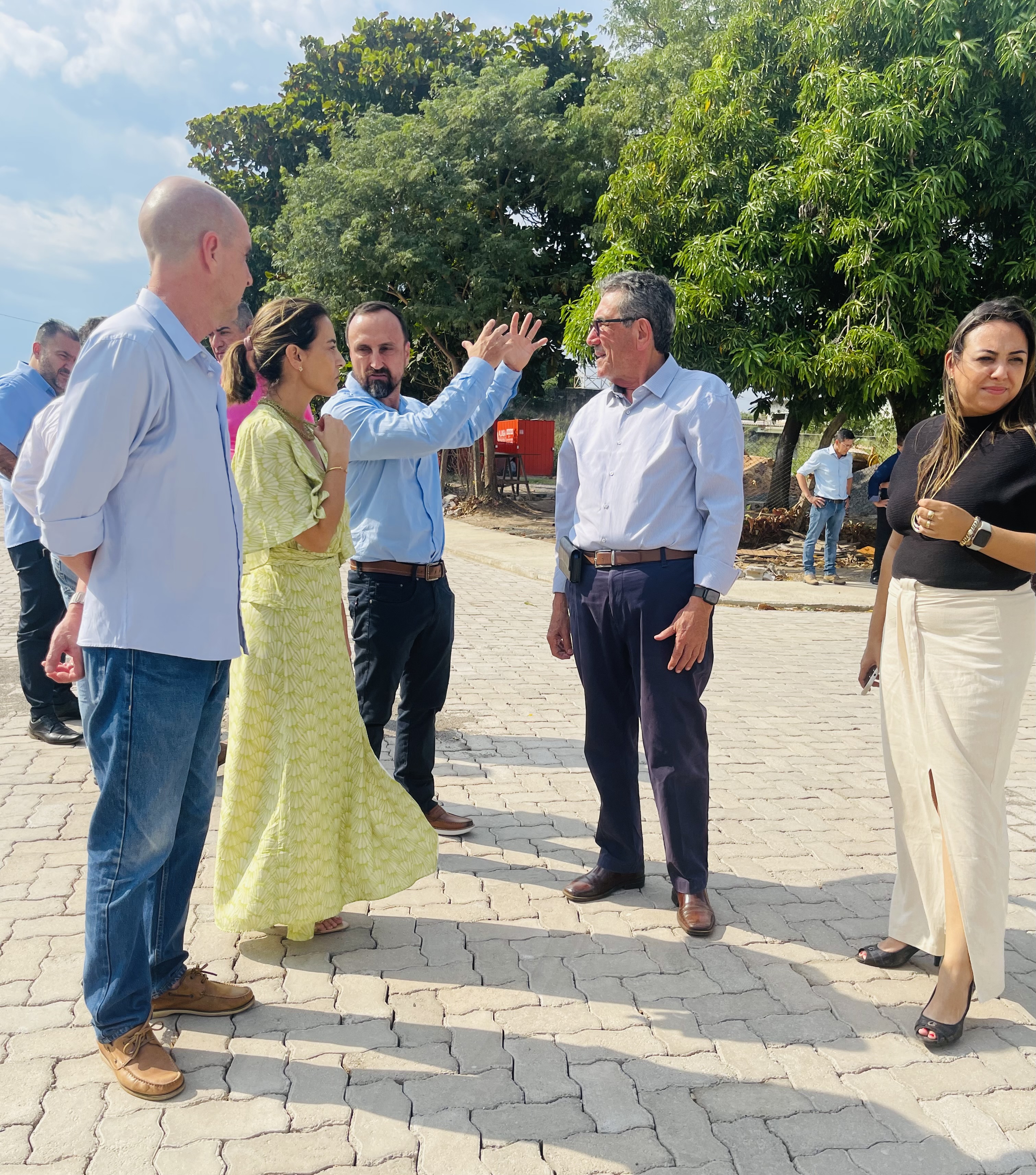 Prefeito Nelson Cintra e Senadora Soraya Thronicke Visitam Obras de Piso Intertravado em Região de Turismo de Pousadas