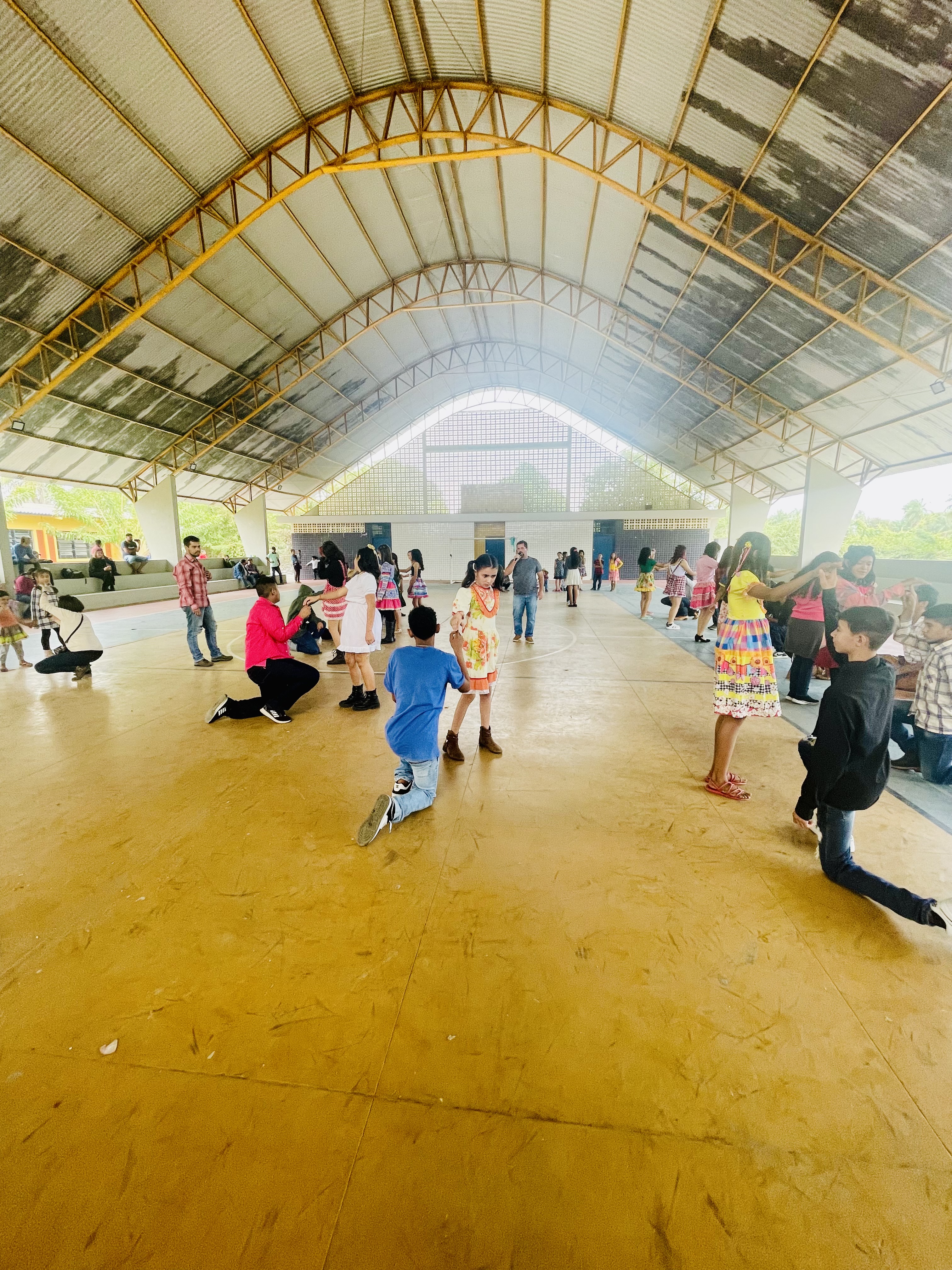 Festa Junina Agita EMR Bonifácio Gomes com Muito Sabor e Alegria