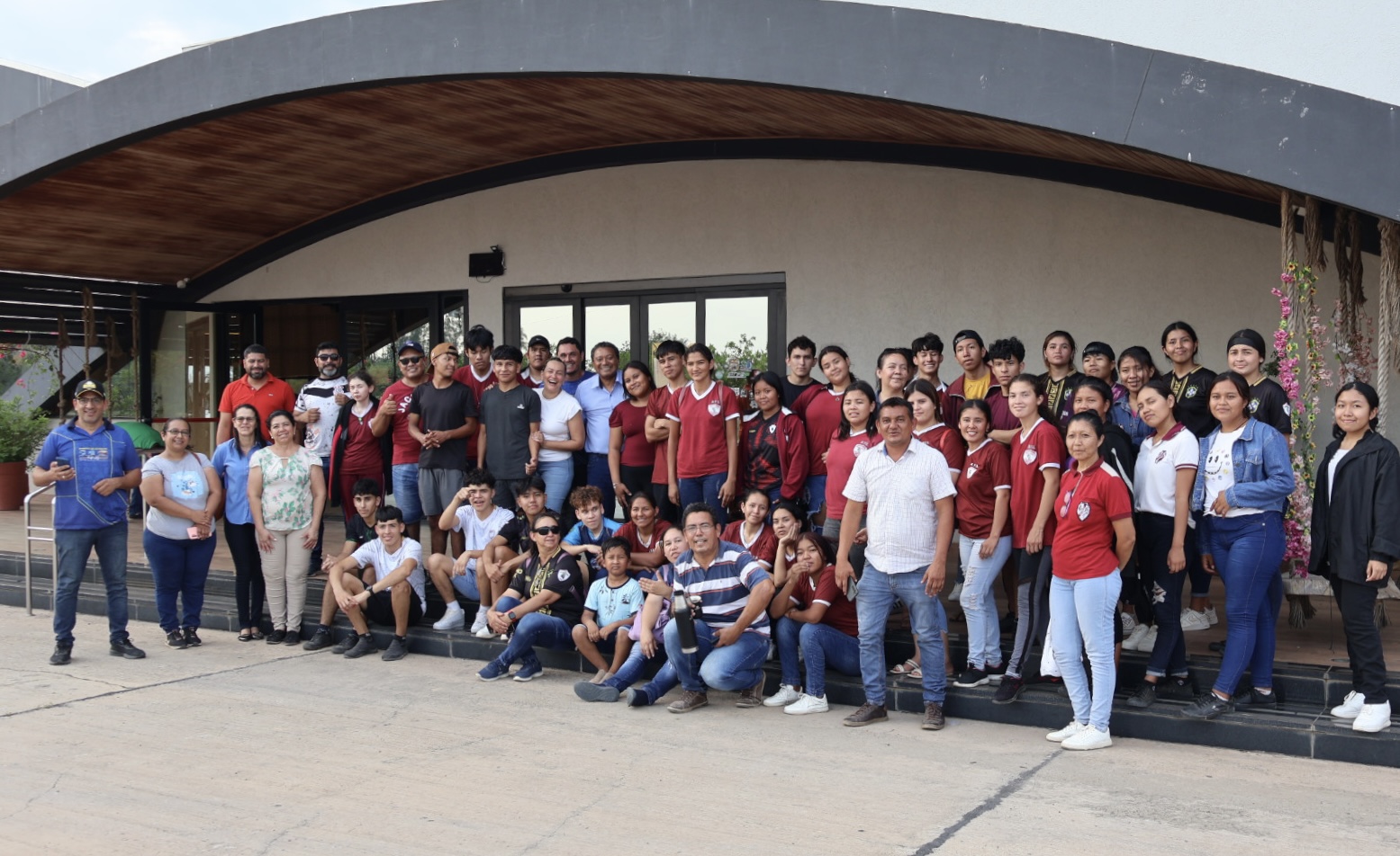 Estudantes do Colégio Mariscal Estigarribia conhecem Porto Murtinho em excursão.